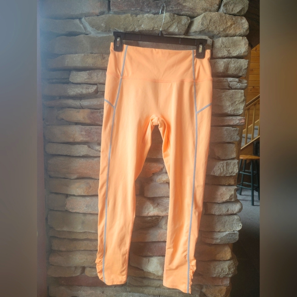 NWOT Free People leggings with reflection and ruching details size small - Picture 9 of 16